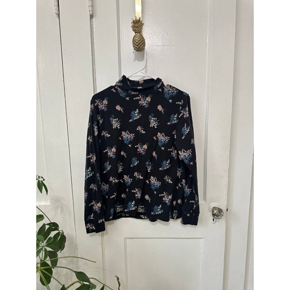 Lands’ End women’s size medium floral turtleneck top